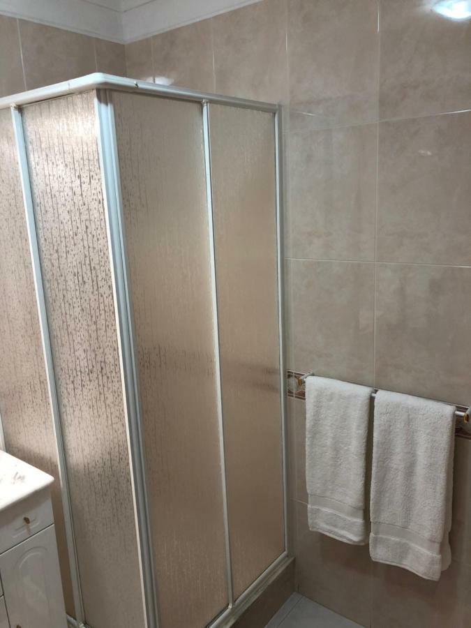 Olinda'S 2 Bedroom Apartment 라고스 외부 사진